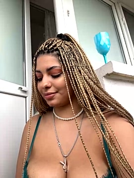 MetishaVoss naked stripping on cam for live sex video chat