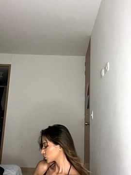 Rossy_cute naked stripping on cam for live sex video chat