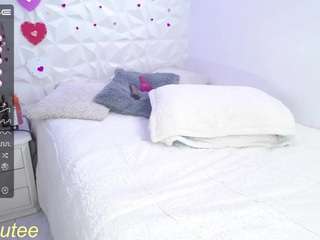 Sucy-cutee nude on cam – live sex chat