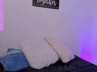 Sweet-Emiilyy nude on cam – live sex chat
