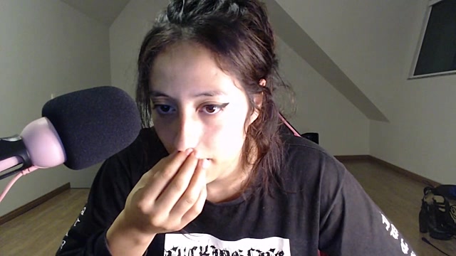SweetClarissa naked stripping on cam for live sex video chat