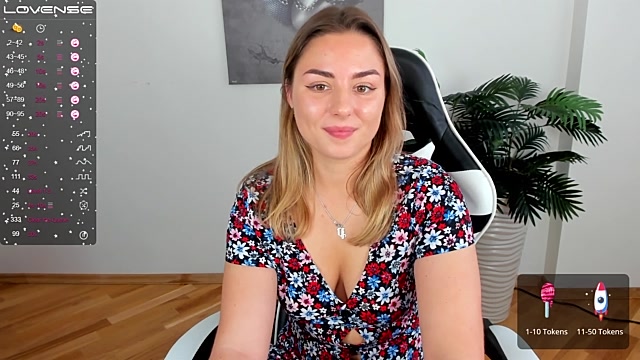 ThreeshaWhite naked stripping on cam for live sex video chat