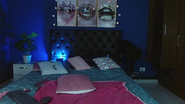 Zoe_olsen naked stripping on cam for live sex video chat