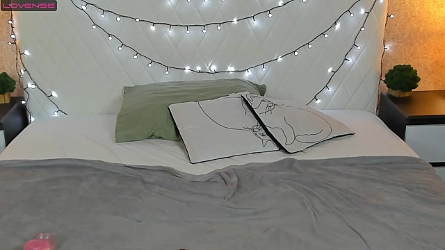 AliceeBridges naked stripping on cam for live sex video chat