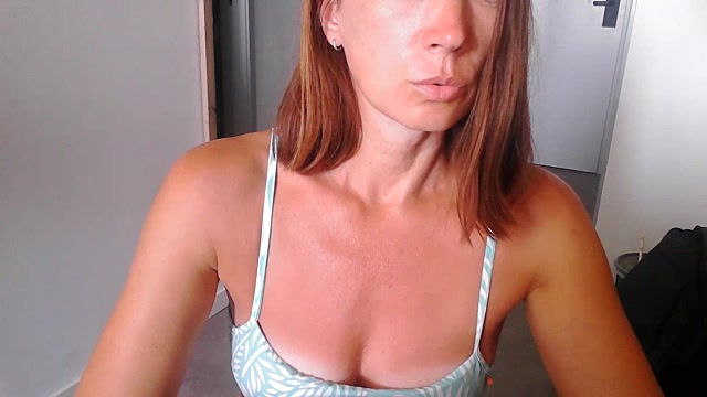 AnnafromVenus naked stripping on cam for live sex video chat