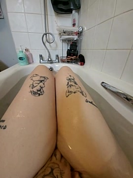chubbyqueenn naked stripping on cam for live sex video chat