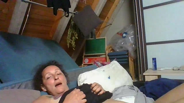 Evva_Puma naked stripping on cam for live sex video chat