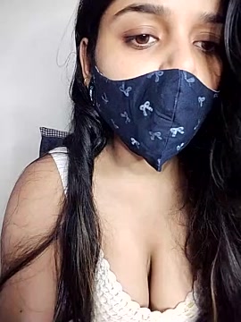 Gloie4u naked stripping on cam for live sex video chat