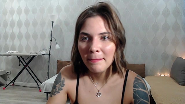 Meliassfuckslut naked stripping on cam for live sex video chat