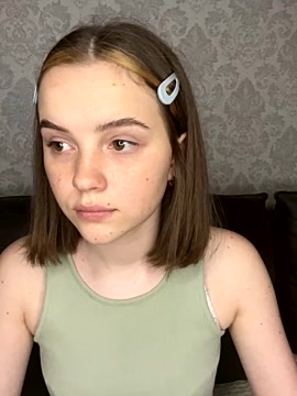 Melica_Diamond naked stripping on cam for live sex video chat