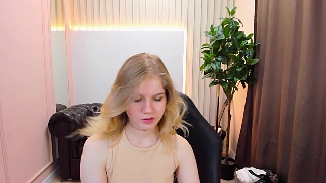 Melissa_Mays naked stripping on cam for live sex video chat