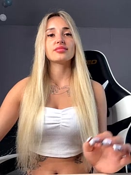 minalawarden naked stripping on cam for live sex video chat