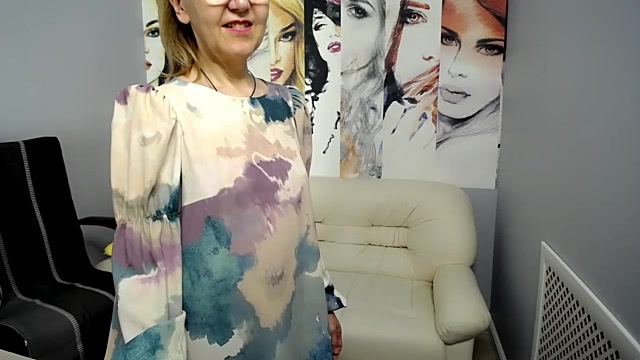 queen_a_n_i naked stripping on cam for live sex video chat