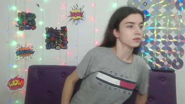 CarolinaBensy naked stripping on cam for live sex video chat