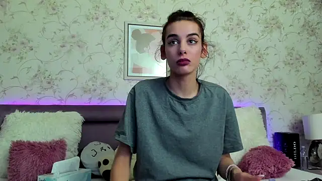 MazikeenQueen naked stripping on cam for live sex video chat
