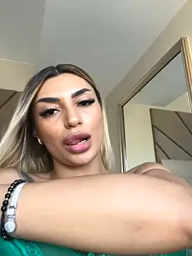 TianaRusell naked stripping on cam for live sex video chat