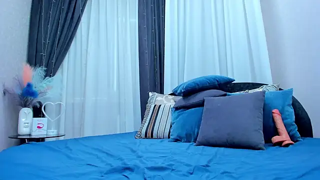 Ur_Tiana_ naked stripping on cam for live sex video chat