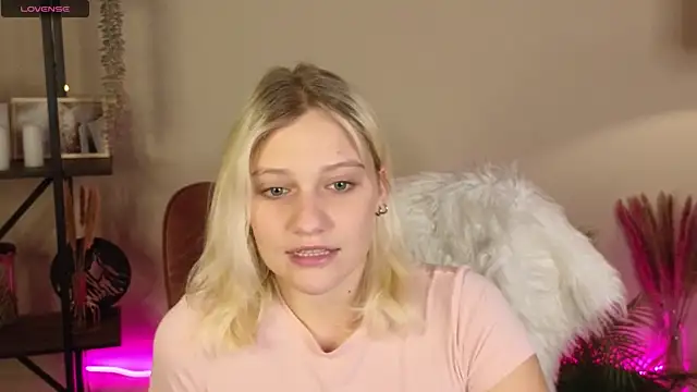 Ariaa_Moon naked stripping on cam for live sex video chat