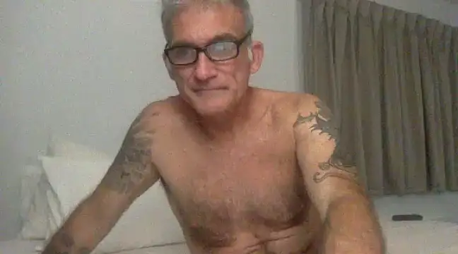snowbunnyanddaddy naked stripping on cam for live sex video chat