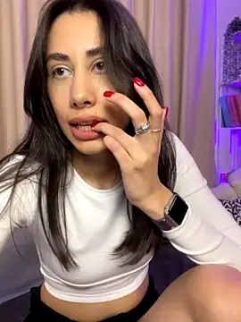 Sophie_Glover naked stripping on cam for live sex video chat