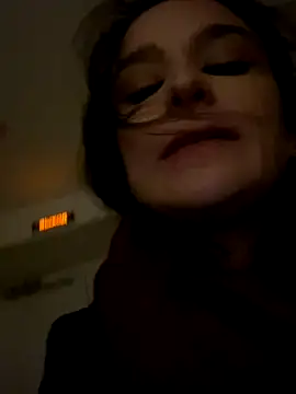 SparkleDiamont naked stripping on cam for live sex video chat