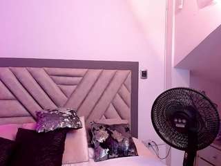 CharlotteBronw nude on cam – live sex chat