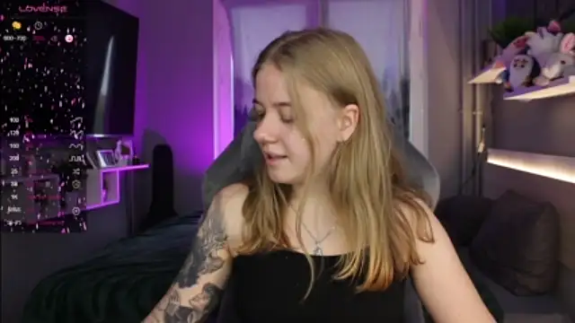 crazy_megan naked stripping on cam for live sex video chat