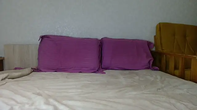Kelly_Randy naked stripping on cam for live sex video chat