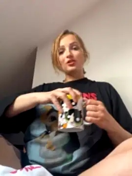 LadyTatiana_Madam naked stripping on cam for live sex video chat