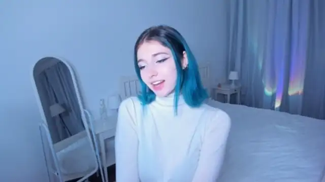 MinnieHines naked stripping on cam for live sex video chat
