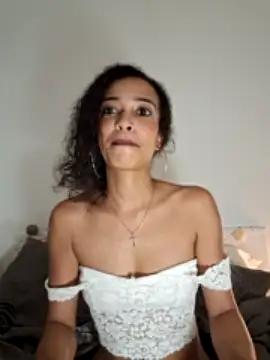 RealSuntiss naked stripping on cam for live sex video chat
