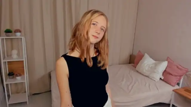 RoseWellsk naked stripping on cam for live sex video chat