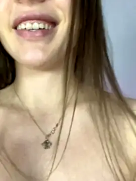 -SweetDi- naked stripping on cam for live sex video chat