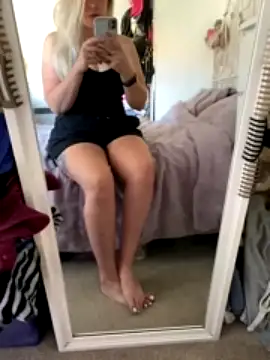 xxcurvyjessiexx naked stripping on cam for live sex video chat