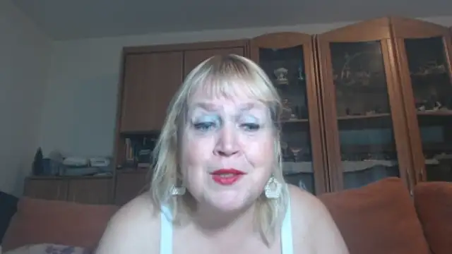 Blasflittchen naked strip on webcam for live sex chat