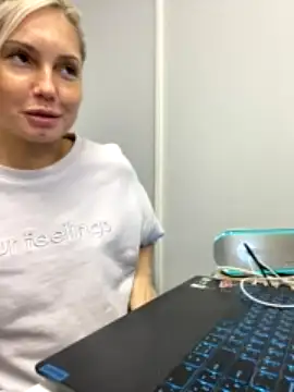 Chel_sea_ naked strip on webcam for live sex chat