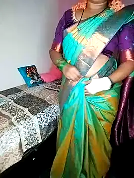 hot-friendly-girl naked strip on webcam for live sex chat