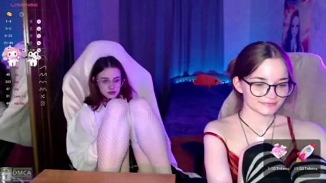 Lenore_Sarah2 naked stripping on cam for live sex video chat