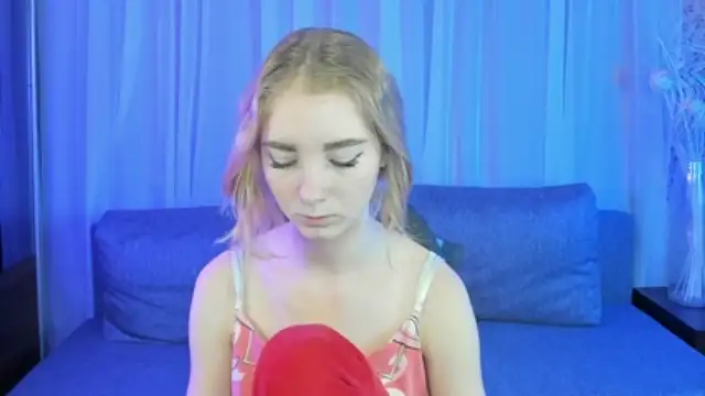 littlemableee naked stripping on cam for live sex video chat