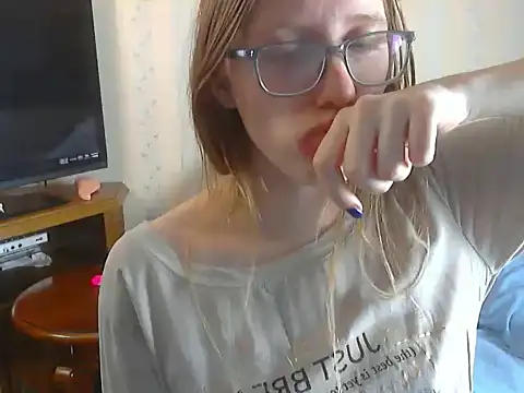 LustfulSarah naked strip on webcam for live sex chat