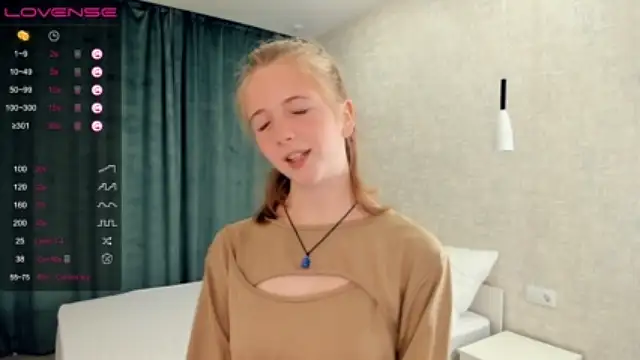 RoseWellsk naked strip on webcam for live sex chat