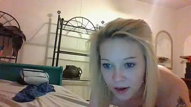 Badgirl25sexy naked strip on webcam for live sex chat