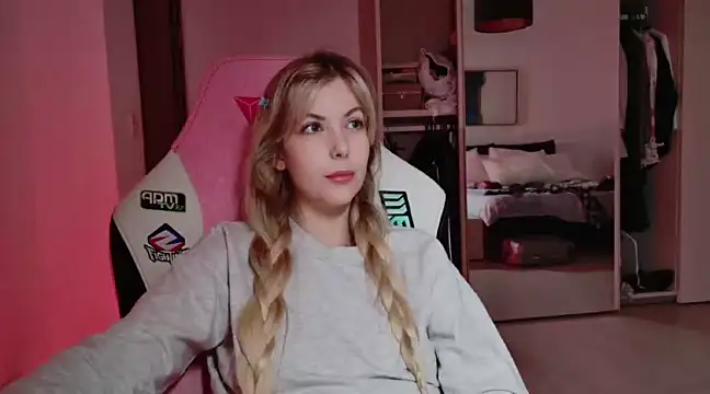 Cassycum naked strip on webcam for live sex chat