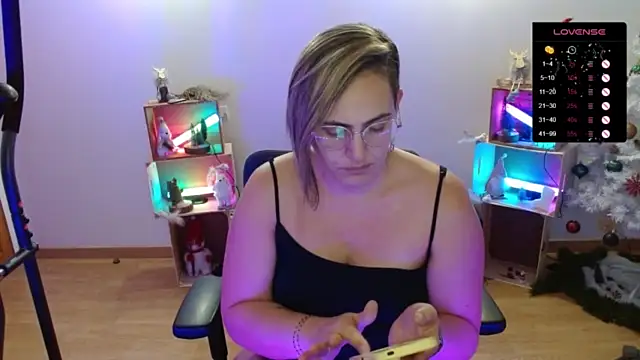 elisacoquineoff naked strip on webcam for live sex chat