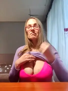 Evelina_cute naked strip on webcam for live sex chat