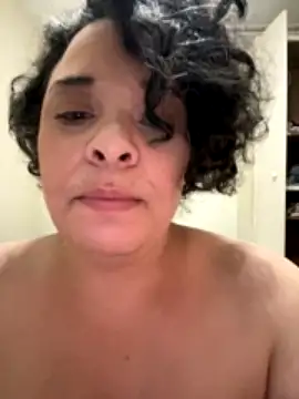 GigglesMcGee naked strip on webcam for live sex chat