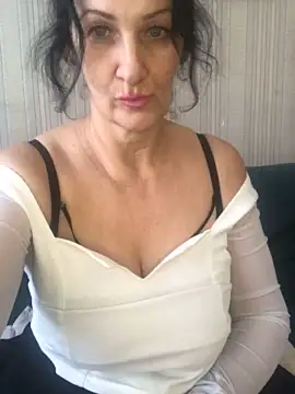Katie-n naked strip on webcam for live sex chat