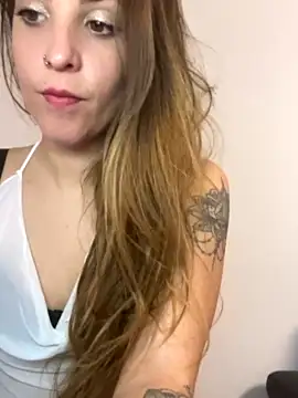 LiliMorganxxx naked strip on webcam for live sex chat