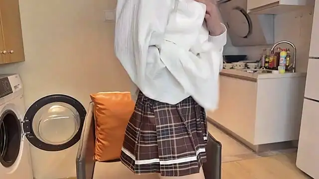 Louisopp naked strip on webcam for live sex chat