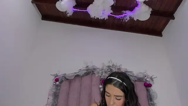 salo_girl_ naked strip on webcam for live sex chat